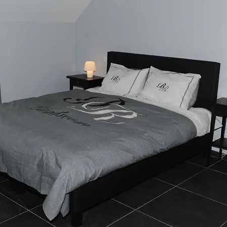 Fenetres Sur Cour - * Genappe