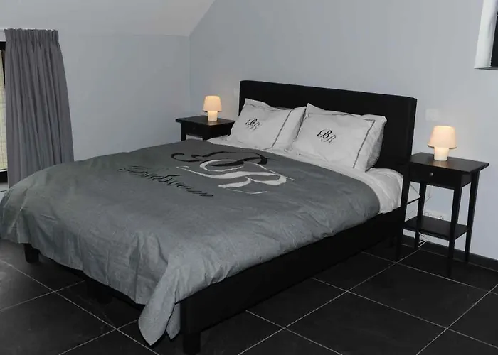 Fenetres Sur Cour - * Genappe